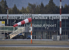Letalski prevoznik Air Albania odpovedal za september načrtovano povezavo med Brnikom in Tirano