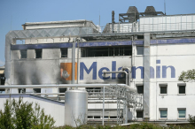 Podjetje Melamin toži družino v nesreči umrlega delavca