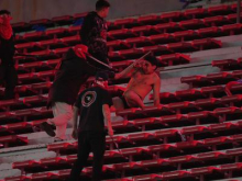 Kaos v Argentini: 90 aretiranih, deset poškodovanih