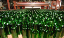 Analiza otkrila: Pića u staklenim bocama sadrže više mikroplastike nego ona u plastičnima