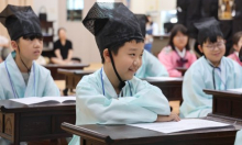 Južna Koreja zakonski zabranila mobitele u školama