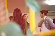 LinkedIn ugotavlja, da profesionalne mreže ostajajo glavni vir zaupanja v dobi umetne inteligence
