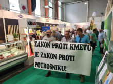 Ministrica Čalušić ogorčena zaradi povzdignjenega glasu in neprimernih besed na Agri