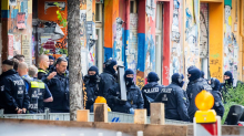 Linksextremismus: Großeinsatz mit Ramme - Polizei stürmt 