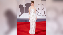 Emma Stone in Venedig: Sie strahlt in silbernem Dress