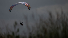 Nach tagelanger Suche: Vermisster Gleitschirmflieger tot an Hang entdeckt