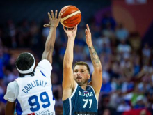 V živo: Dončić deluje jezen, z njegovimi 24 točkami Slovenija v drugi polčas s plus 7