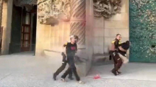 Sagrada Familia vandalizirana z barvo v znak protesta proti neukrepanju vlade ob uničujočih požarih