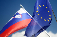 Raziskava: Dobra polovica Slovencev meni, da gredo stvari v EU-ju in Sloveniji v napačno smer