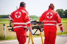 Kärnten: Motorradfahrer bleibt schwer verletzt auf Straße liegen 