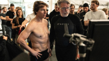 Starke Muskeln: Fit wie Tom Cruise: Diese Promi-Trainer bieten Kurse kostenlos online an