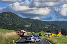 28-Jähriger kam von Straße ab: Lenker verletzt und Motorrad in Flammen