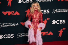 MTV VMAs: Das waren die schönsten und schrägsten Outfits am Roten Teppich