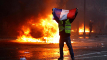 Spet pada francoska vlada? Tace stran od naših praznikov