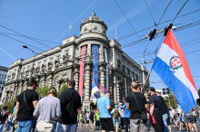 UMESTO NAJAVLJENIH 20.000, JEDVA DOŠLO 3.000 Sve pompezne najave i namere blokadera pale u vodu! Današnji ponedeljak ipak jeste samo običan dan (FOTO)