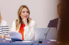 MINISTARKA DUBRAVKA ĐEDOVIĆ HANDANOVIĆ OBJAVILA PRVU SLIKU ĆERKE: Oglasila se iz porodilišta i poslala sjajnu poruku - ČESTITKE PLJUŠTE (FOTO)