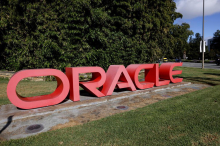 Larry Ellison ob izjemni rasti Oraclovih delnic zamajal Muskov prestol
