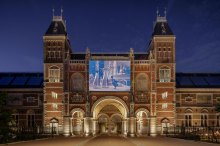 Na pročelju Rijksmuseuma projekcija 34 ur dolgega filma Steva McQueena o okupiranem Amsterdamu