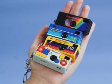 Retro kamera za na ključke, ki navduši z nostalgičnim šarmom