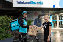 Telekom Slovenije začel predprodajo iPhone 17 – 100 kupcev bo v sodelovanju z Wolt Slovenija doživelo posebno presenečenje