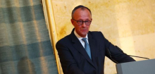 Friedrich Merz ringt mit Tränen bei Wiedereröffnung von Synagoge in München