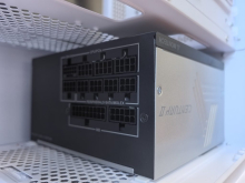 Test Montech Century II 850 W – zanesljiv napajalnik za najmočnejše računalnike