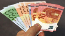 Delodajalci nasprotujejo zakonski uvedbi božičnice, saj bi še dodatno obremenila gospodarstvo