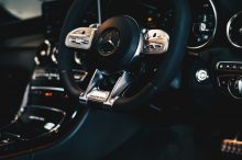 Mercedes-Benz vrača fizične gumbe