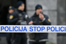 V pretepu na ljubljanskem okrožnem sodišču poškodovane tri uradne osebe