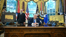 Trump erhöht Gebühr für Facharbeiter-Visa auf 100.000 Dollar