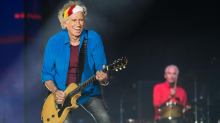 Serija The Rolling Stones: Kotaljenje skozi življenje: Keith Richards – nedelja ob 22.20 na TV SLO 1