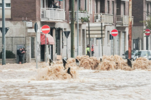 Schwere Unwetter in Norditalien halten an - Urlauberin vermisst