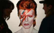 Koliko je vredna naslovnica albuma Aladdin Sane Davida Bowieja? Na dražbi pričakujejo rekordno vsoto