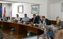 OZS bo v primeru uzakonitve obvezne božičnice izstopil iz ESS-ja
