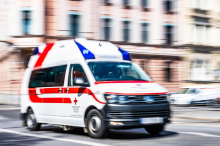 Lenker im Spital: Auto überschlägt sich nach Aquaplaning in Kärnten