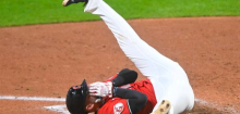 MLB: David Fry von den Cleveland Guardians erleidet Verletzungen durch 159-km/h-Ball ins Gesicht