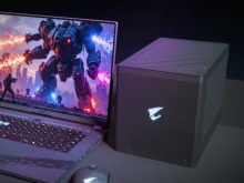 Vodno hlajeni Gigabyte Aorus RTX 5090 AI Box prihaja v Evropo