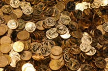 Lani pobranih več davkov in socialnih prispevkov ter tudi okoljskih dajatev