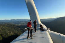 Rotorblätter statt Felsen: Bergrettungen Vordernberg und Trofaiach übten im Windpark Silbersberg