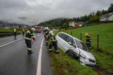 Auf B 72 in Bachl: Pkw landete im Graben, Lenker flüchtete und stellte sich dann selbst
