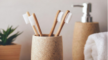 Plastikfreie Alternative: Wie nachhaltig ist die Anwendung einer Bambus-Zahnbürste?