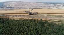 Umweltaktivisten: Aktivisten besetzen Braunkohlebagger im Tagebau Hambach