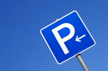 „Keine Beweise“: Teslafahrer verweigert Zahlung einer 500-Euro-Strafe für Parkschaden 