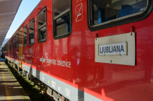 Pred direkcijo RS za infrastrukturo protest zaradi slabega javnega prometa