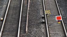 Zugverkehr: Beschädigte Oberleitung stoppt Bahnverkehr in Stendal