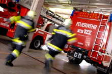 Kärnten: Auto nach Kollision von der Straße auf Grünfläche geschleudert