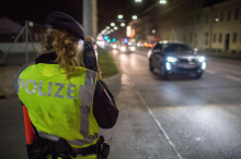 Graz-Puntigam: Lenker raste mit 136 km/h durchs Ortsgebiet: Führerschein weg, Auto beschlagnahmt