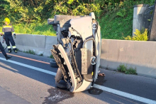 Fahrzeug überschlug sich auf der S6 und blieb auf der Seite liegen