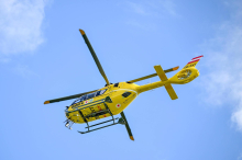 Motorrad blieb unter Auto stecken: 18-Jähriger ins Klinikum geflogen