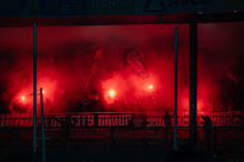 Am Nacken: 15-Jähriger bei Linzer Derby von Bengalo verletzt